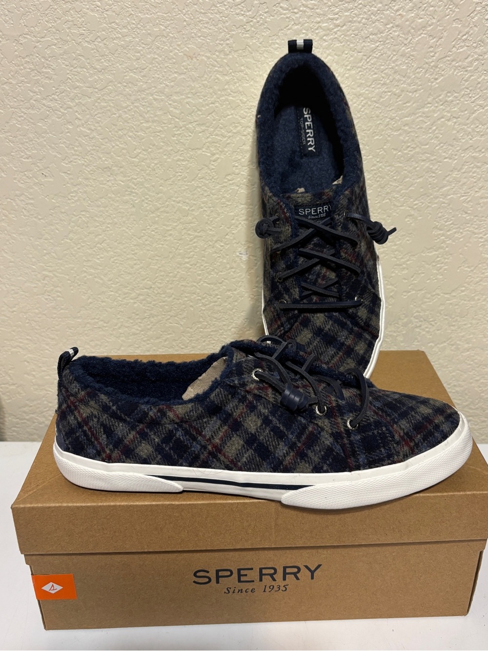 NIB Sperry Women’s Top-Sider Pier Wave LTT Teddy Wool Navy Multi Sneaker, 10